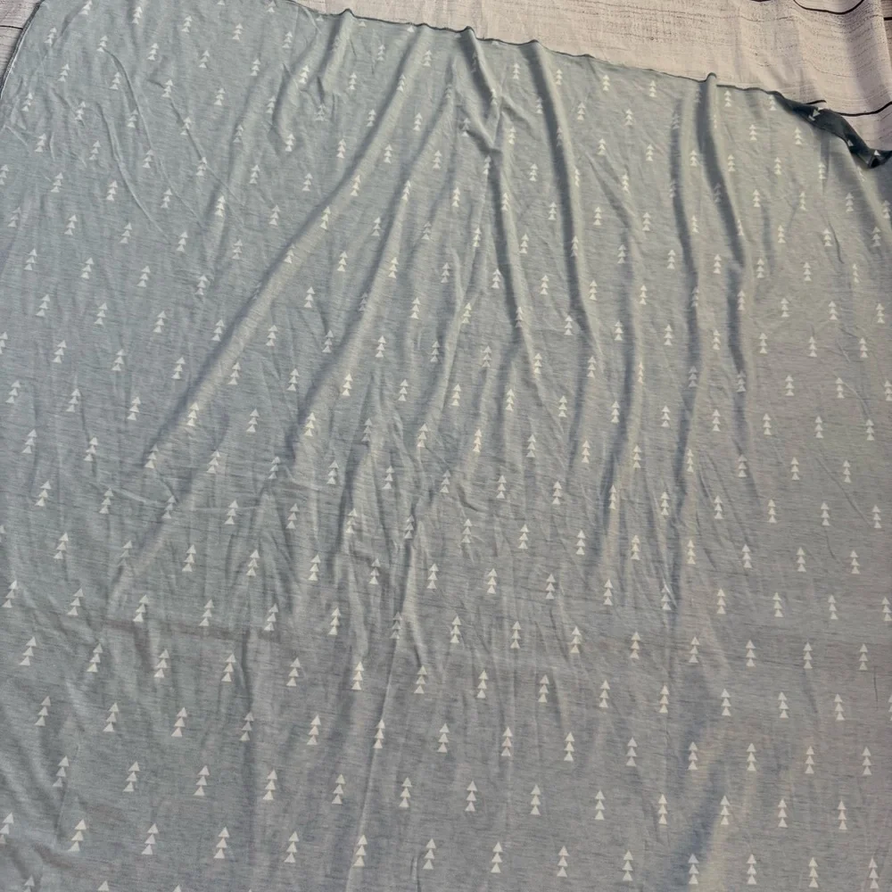 Copper Pearl blue gray arrow baby crib blanket 45 inches by 45.5 inches - Picture 11 of 12